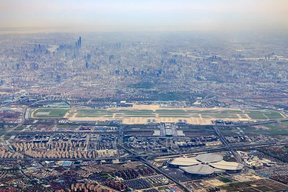 上海辦公樓臨空園區內，為白領送餐的竟是6個“機器人”！